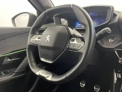 Photo 103 Peugeot 2008  PureTech 130 S&S BVM6