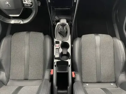 Photo 34 Peugeot 2008  PureTech 130 S&S BVM6