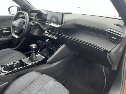 Photo 31 Peugeot 2008  PureTech 130 S&S BVM6