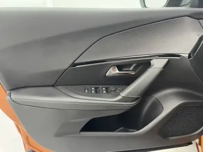 Photo 33 Peugeot 2008  PureTech 130 S&S BVM6