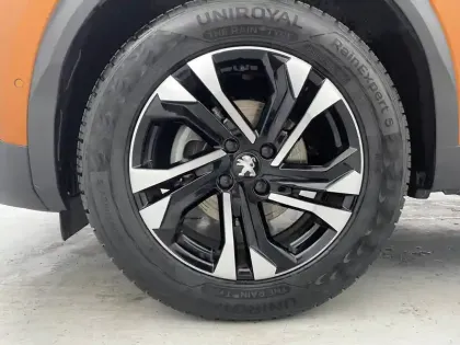 Photo 26 Peugeot 2008  PureTech 130 S&S BVM6