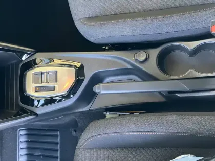 Photo 10 Peugeot 208  Hybrid 110 ch e-DCS6