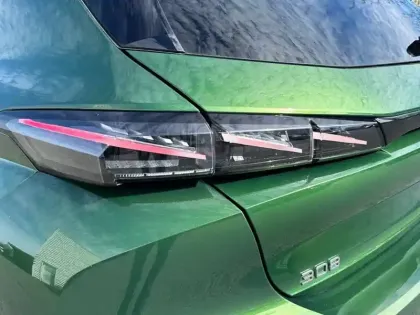 Photo 16 Peugeot 308  PHEV 180 e-EAT8