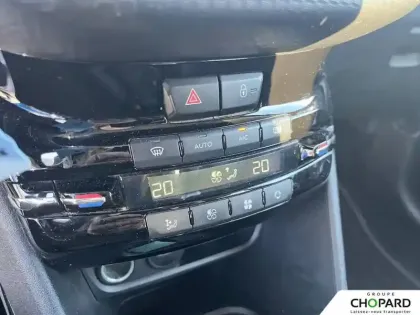 Photo 17 Peugeot 2008  PureTech 130ch S&S BVM6