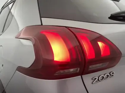 Photo 75 Peugeot 2008  PureTech 130ch S&S BVM6