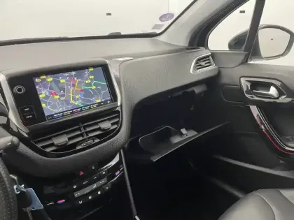 Photo 80 Peugeot 2008  PureTech 130ch S&S BVM6