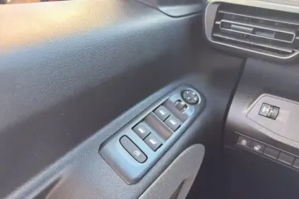 Photo 27 Peugeot Rifter  M Diesel 100 ch Manuelle 5pl