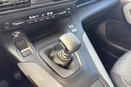 Photo 25 Peugeot Rifter  M Diesel 100 ch Manuelle 5pl