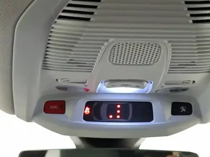 Photo 53 Peugeot 3008  Hybrid 225 e-EAT8