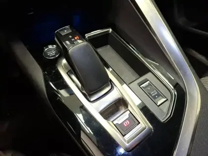 Photo 56 Peugeot 3008  Hybrid 225 e-EAT8