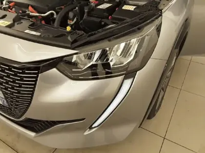 Photo 15 Peugeot 208 Gén. II Ph1 NG Roadtrip 5