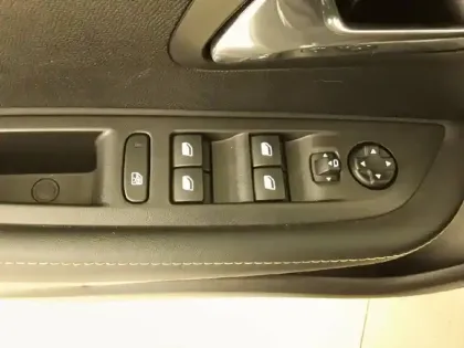 Photo 21 Peugeot 208 Gén. II Ph1 NG Roadtrip 5