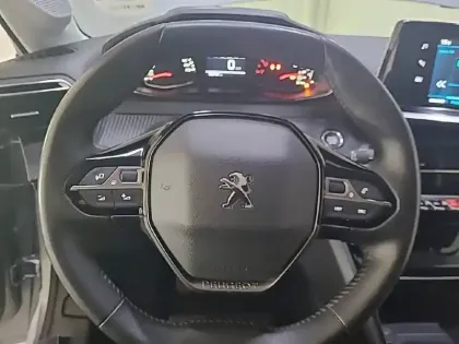 Photo 28 Peugeot 208 Gén. II Ph1 NG Allure 5