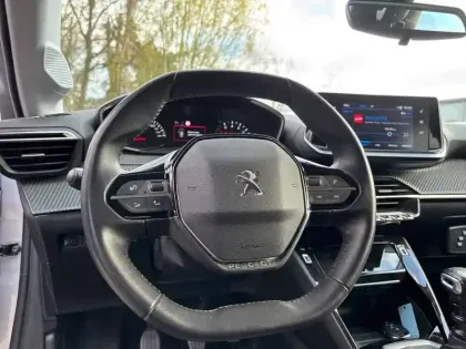 Photo 8 Peugeot 208  BlueHDi 100 S&S BVM6