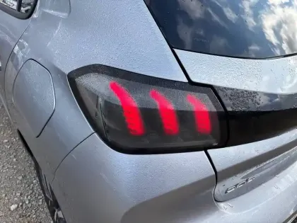 Photo 16 Peugeot 208  BlueHDi 100 S&S BVM6