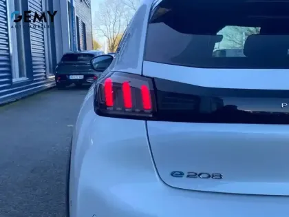 Photo 29 Peugeot 208  Electrique 50 kWh 136ch