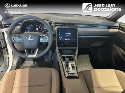 Photo 17 Lexus Lbx  2WD