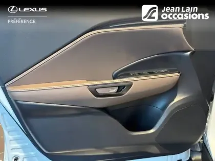 Photo 19 Lexus Lbx  2WD