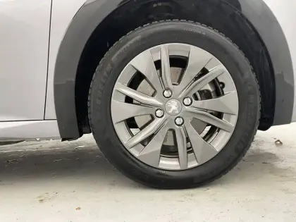 Photo 23 Peugeot 208  Electrique 50 kWh 136ch