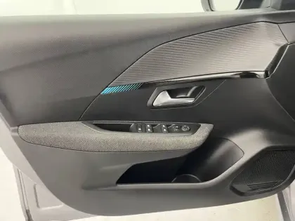 Photo 33 Peugeot 208  Electrique 50 kWh 136ch