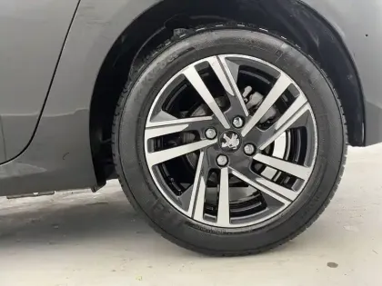 Photo 24 Peugeot 208  PureTech 100 S&S EAT8