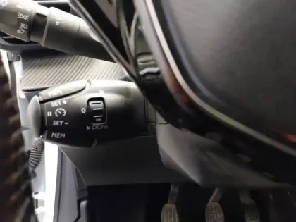 Photo 51 Peugeot 208  PureTech 100 S&S BVM6