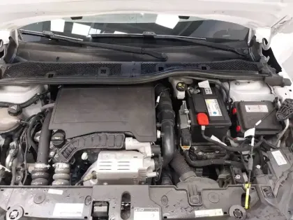 Photo 91 Peugeot 208  PureTech 100 S&S BVM6