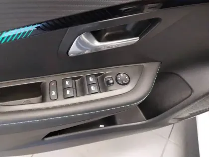 Photo 50 Peugeot 208  PureTech 100 S&S BVM6