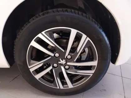 Photo 45 Peugeot 208  PureTech 100 S&S BVM6