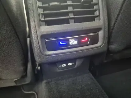 Photo 37 Volkswagen Golf  2.0 TDI SCR 200 DSG7