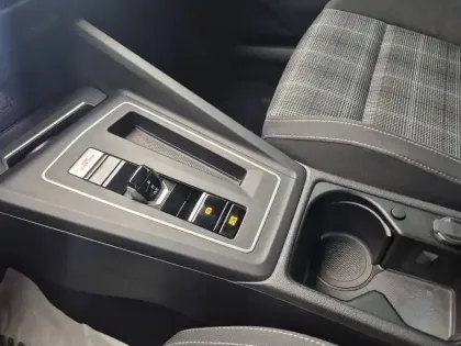 Photo 27 Volkswagen Golf  2.0 TDI SCR 200 DSG7