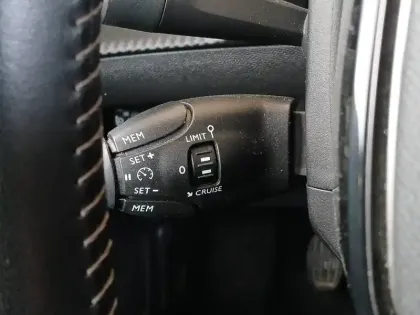 Photo 15 Peugeot 208  PureTech 75 S&S BVM5