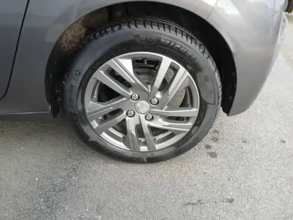 Photo 18 Peugeot 208  PureTech 75 S&S BVM5