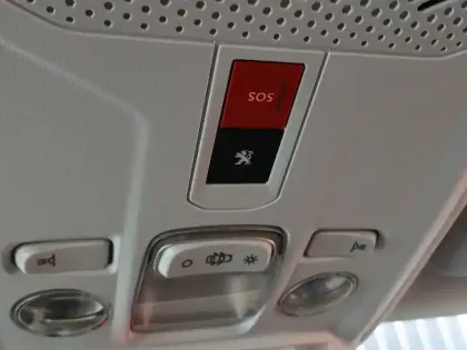 Photo 16 Peugeot 208  PureTech 75 S&S BVM5