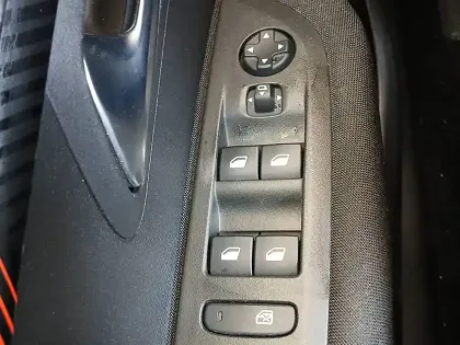 Photo 17 Peugeot 208  PureTech 75 S&S BVM5