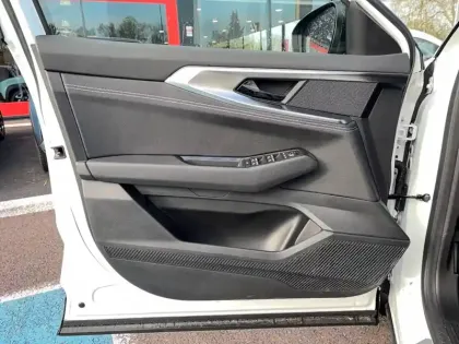 Photo 38 Renault Austral  E-Tech full hybrid 200 GSR2