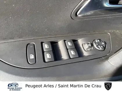 Photo 11 Peugeot 2008  PureTech 100 S&S BVM6