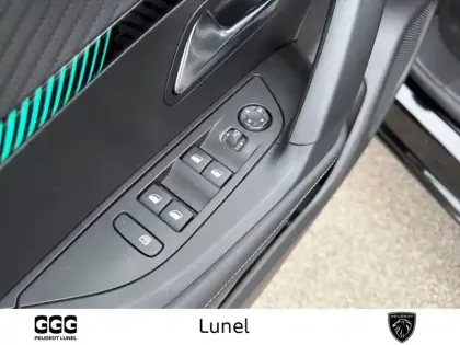 Photo 32 Peugeot 2008  PureTech 130 S&S BVM6