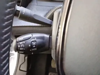 Photo 25 Peugeot 208  BlueHDi 100 S&S BVM6