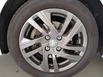 Photo 12 Peugeot 208  BlueHDi 100 S&S BVM6