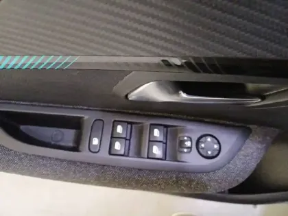 Photo 29 Peugeot 208  BlueHDi 100 S&S BVM6