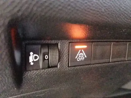 Photo 28 Peugeot 208  BlueHDi 100 S&S BVM6