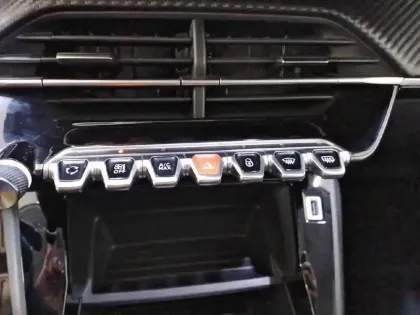 Photo 24 Peugeot 208  BlueHDi 100 S&S BVM6