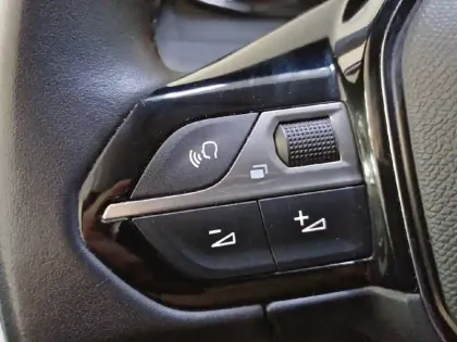 Photo 26 Peugeot 208  BlueHDi 100 S&S BVM6