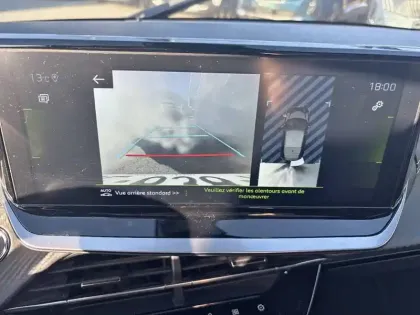 Photo 18 Peugeot 208  PureTech 100 S&S EAT8