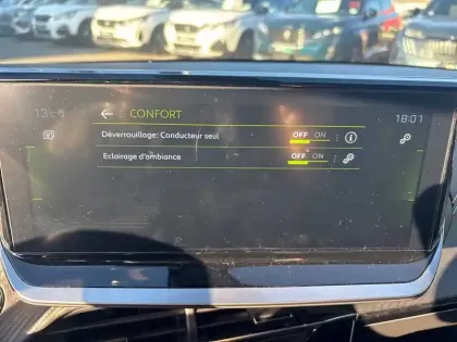 Photo 21 Peugeot 208  PureTech 100 S&S EAT8