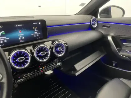 Photo 33 Mercedes CLA  Shooting Brake 200 d 8G-DCT