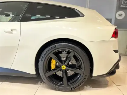 Photo 140 Ferrari Gtc4lusso T V8 3.9 610CH