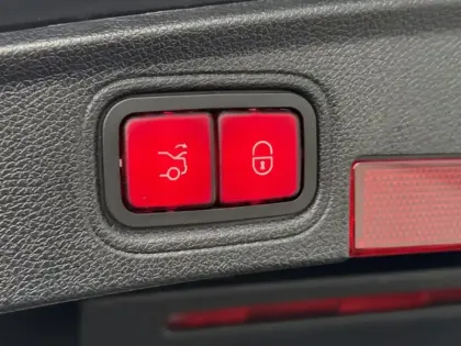 Photo 11 Mercedes Classe C Gén. IV (C205) Ph2 AMG Line 2