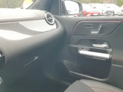 Photo 5 Mercedes Classe B 200 d AMG Line